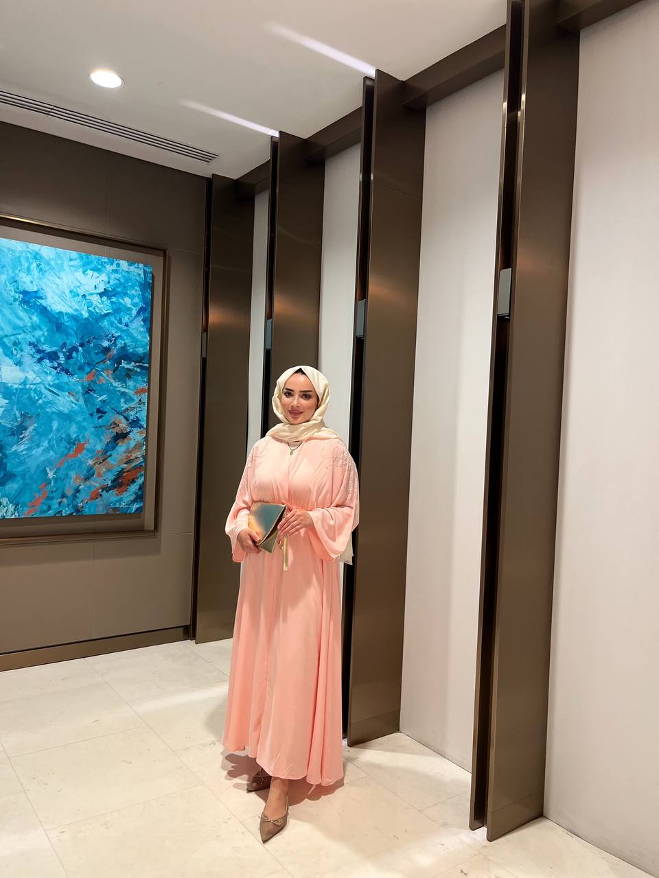 Taş İşlemeli Pudra Pembe Bel Büzgülü Tesettür Elbise