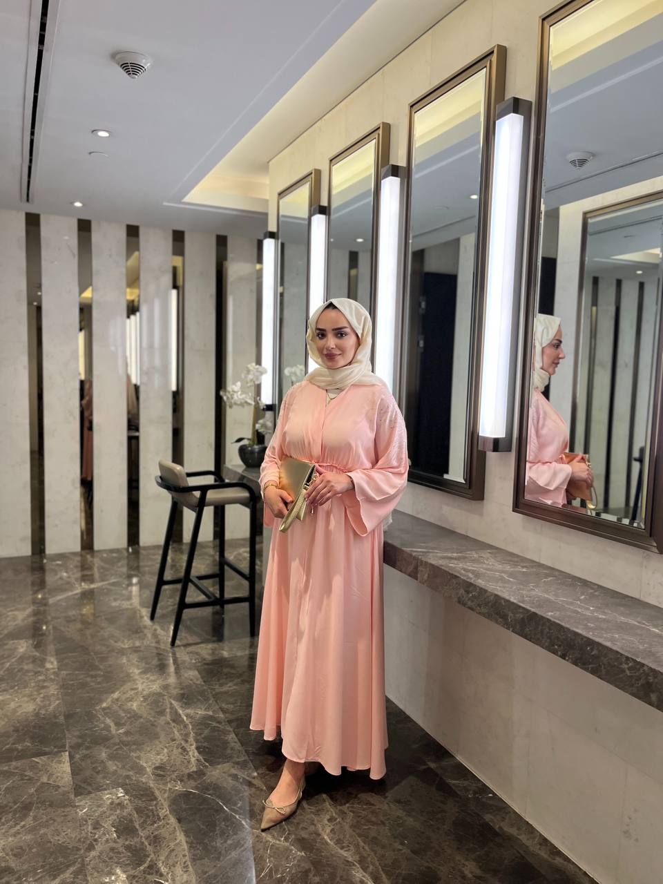 Taş İşlemeli Pudra Pembe Bel Büzgülü Tesettür Elbise